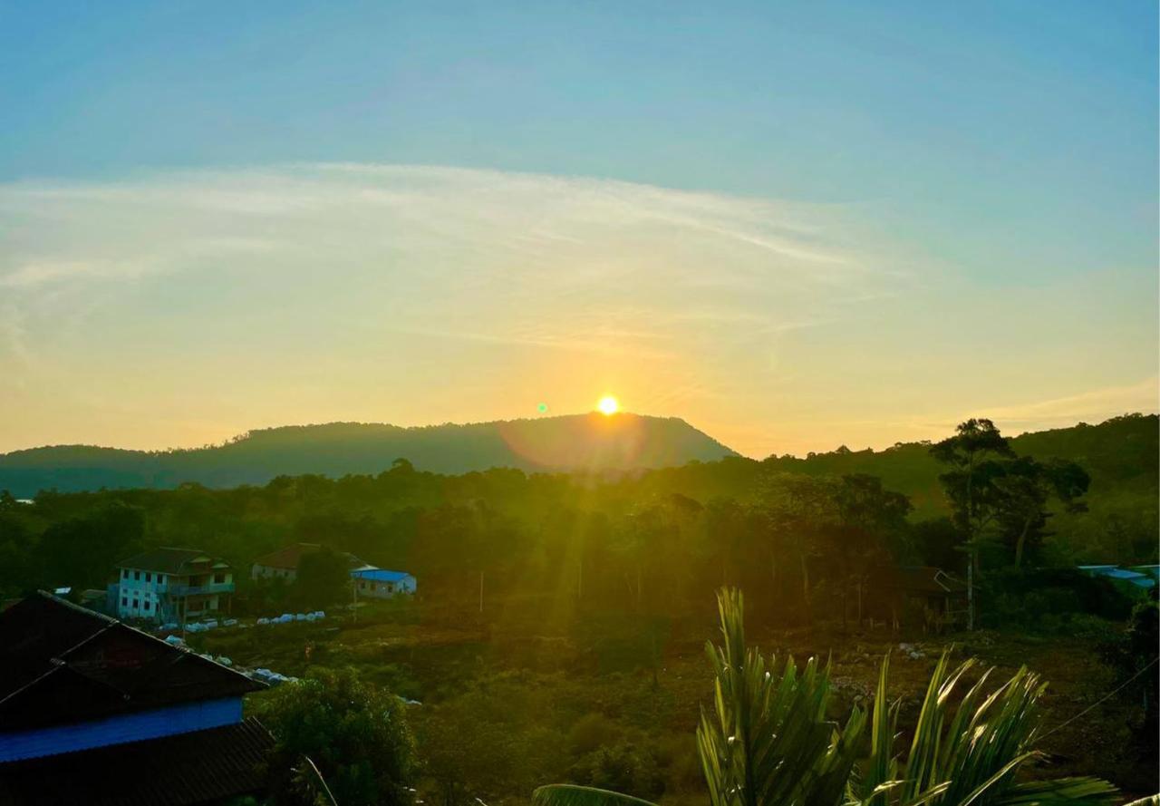 The Cliff Hostel, M'Pay Bay Ko Rong Sanloem Eksteriør bilde
