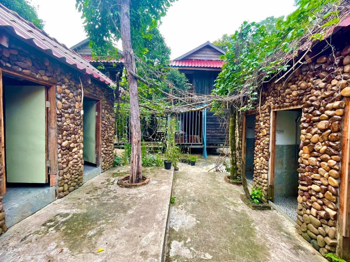 The Cliff Hostel, M'Pay Bay Ko Rong Sanloem Eksteriør bilde